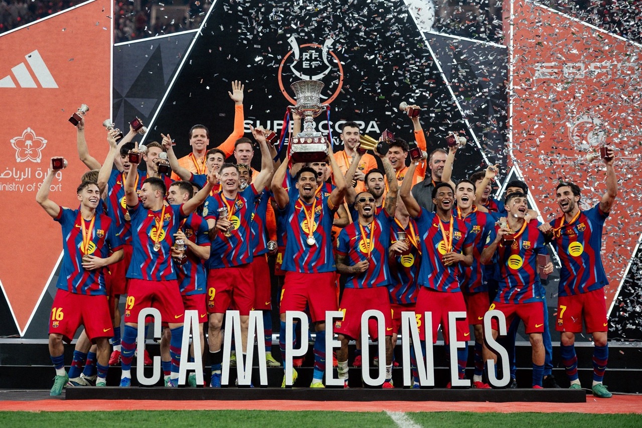 Barcelona thắng kịch tính Real Madrid để bảo vệ thành công ...