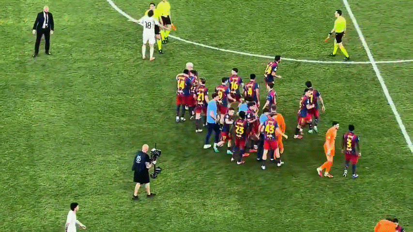 Nhiều tranh cãi xảy ra ở trận Kinh điển Barcelona vs Real Madrid - Ảnh 3.