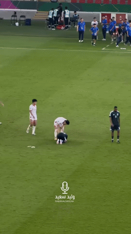 Lay động khoảnh khắc dàn cầu thủ U23 Việt Nam chụm đầu an ủi đội trưởng U23 Saudi Arabia - Ảnh 2. Lay động khoảnh khắc dàn cầu thủ U23 Việt Nam chụm đầu an ủi đội trưởng U23 Saudi Arabia - Ảnh 2.