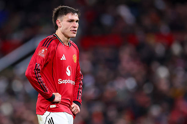 Manuel Ugarte rời MU ngay tháng 1/2026