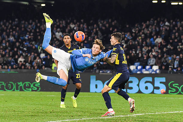 Napoli bị Parma cầm hòa 0-0 ngay tại sân nhà trong trận đá bù vòng 16 Serie A Napoli bị Parma cầm hòa 0-0 ngay tại sân nhà trong trận đá bù vòng 16 Serie A