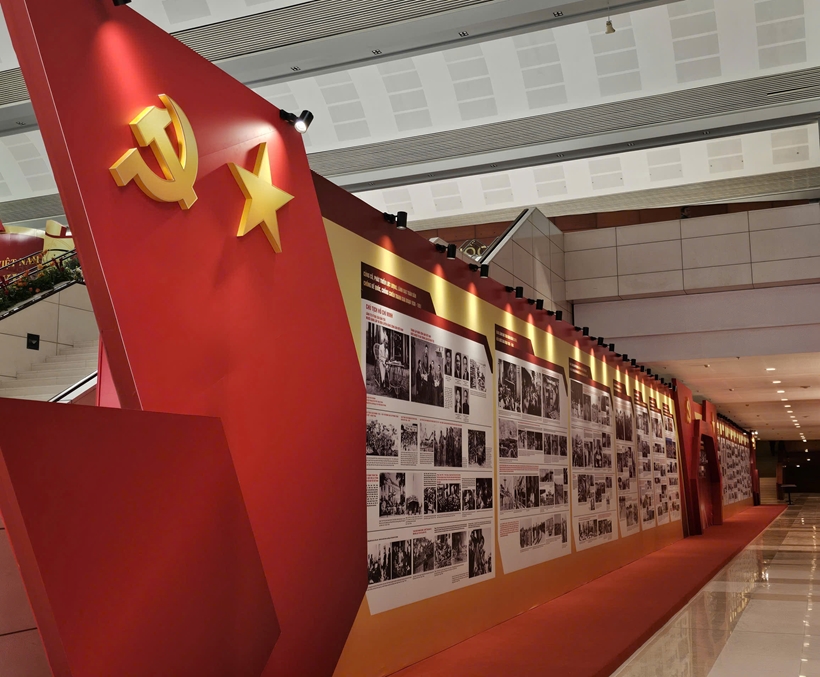 Không gian trưng bày sách đặc biệt phục vụ Đại hội XIV của Đảng - Ảnh 4.