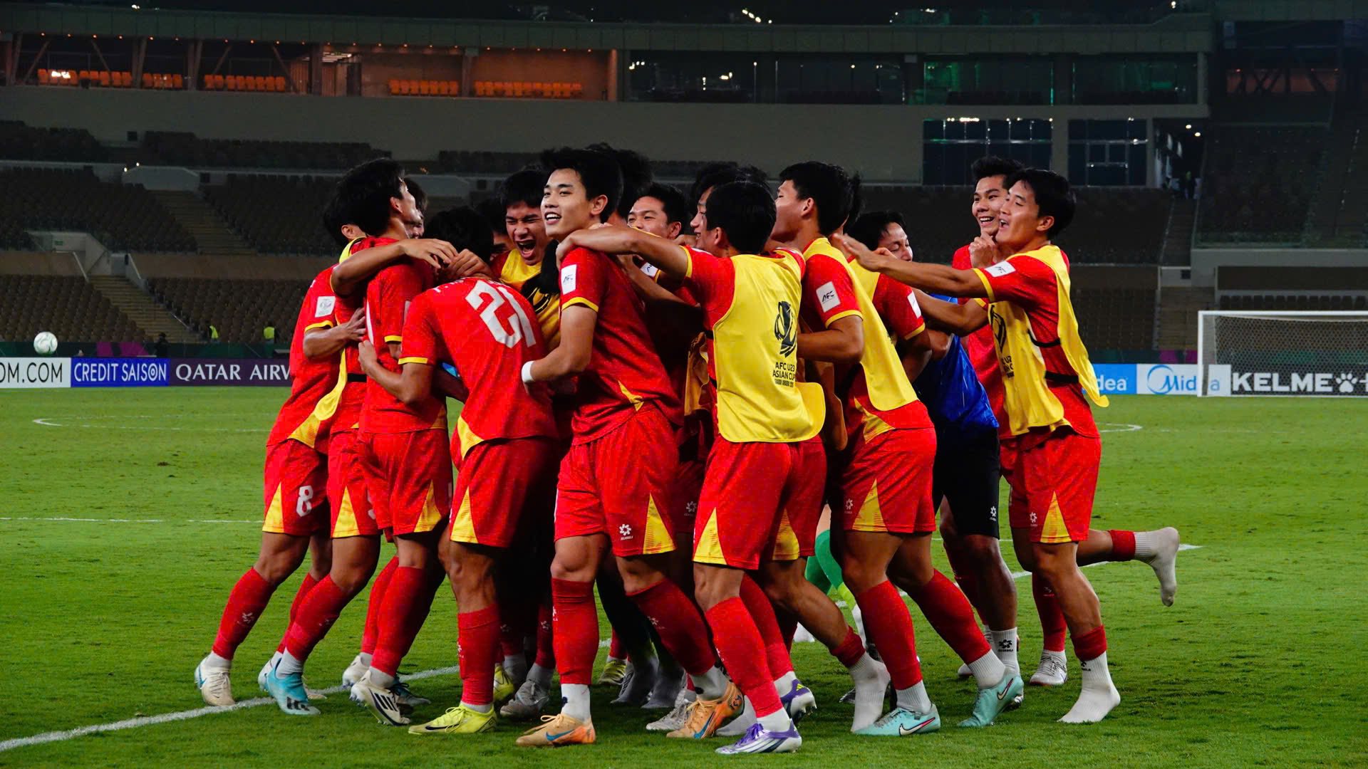 Tin nóng bóng đá Việt hôm nay 17/1: U23 Việt Nam đã vươn tầm châu Á; Thái Sơn và Viktor Lê thử doping sau trận thắng U23 UAE