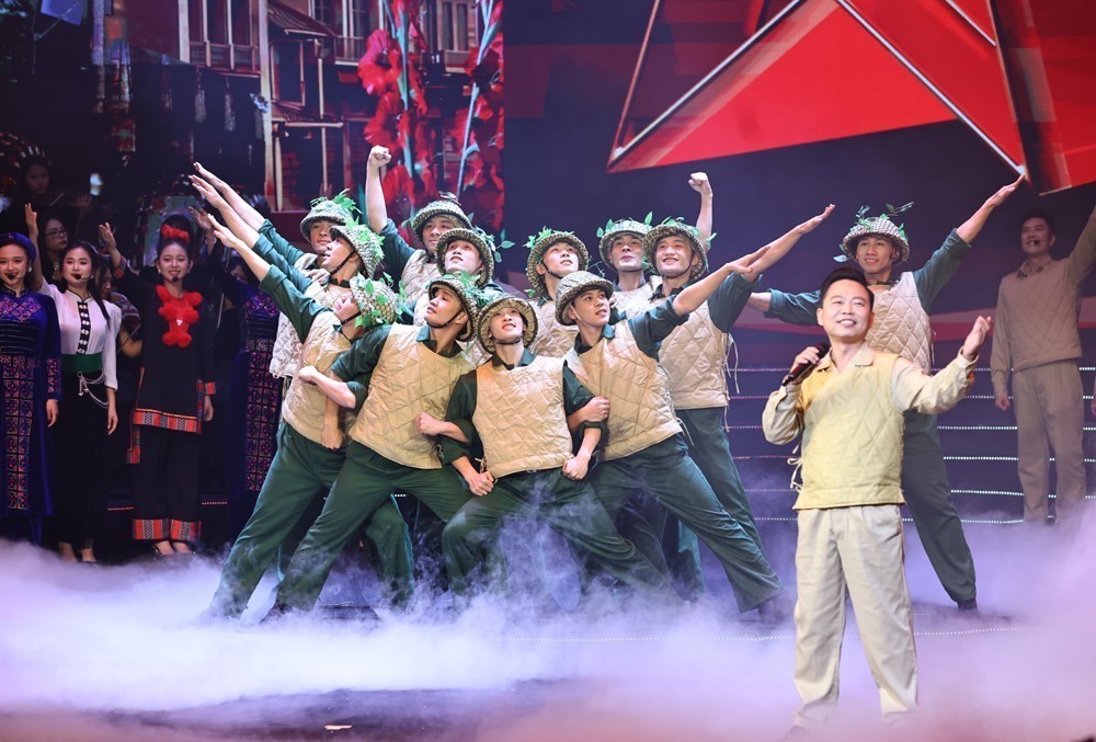 Chương trình hòa nhạc chính luận nghệ thuật đặc biệt “Mãi mãi niềm tin theo Đảng” - Ảnh 7.