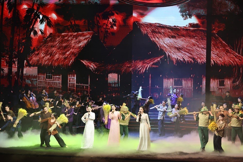 Chương trình hòa nhạc chính luận nghệ thuật đặc biệt “Mãi mãi niềm tin theo Đảng” - Ảnh 6.