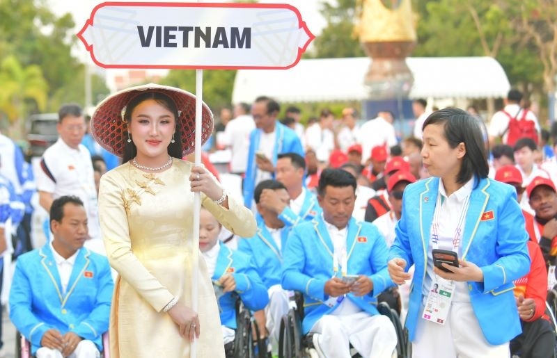 Quốc kỳ Việt Nam tung bay tại Lễ Thượng cờ ASEAN Para Games 13 - Ảnh 4.