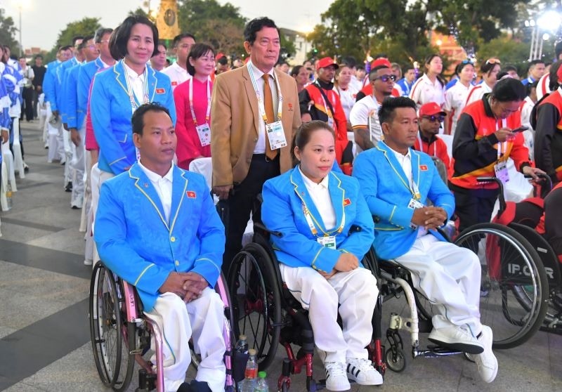 Quốc kỳ Việt Nam tung bay tại Lễ Thượng cờ ASEAN Para Games 13 - Ảnh 7.