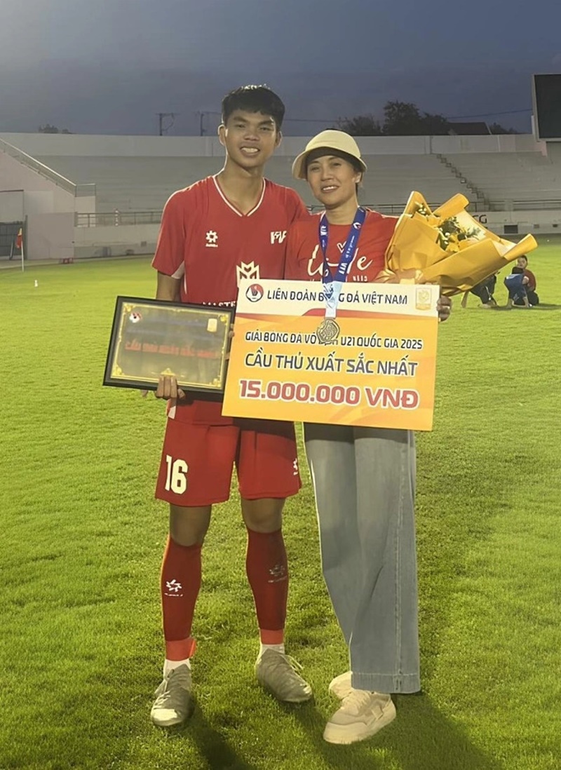 Lê Phát và mẹ, chị Lê Thị Mỹ Linh