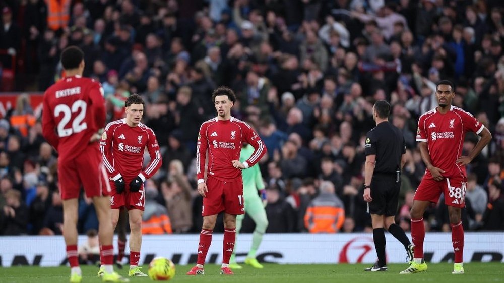 Liverpool: Mua sắm nhiều vẫn bất ổn - Ảnh 1.