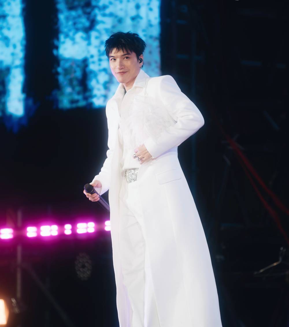 Phùng Khánh Linh biến ảo tại GENfest MBILLION Hà Nội - Ảnh 8.