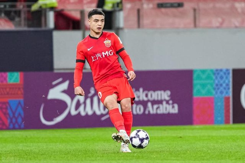 Trung vệ Wumitijiang được coi là bức tường phòng ngự quan trọng thứ 2 của U23 Trung Quốc sau thủ thành Li Hao