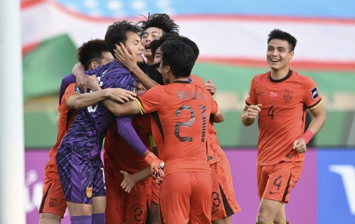 Không có chuyện tỷ phú Trung Quốc treo thưởng 305 tỉ đồng để đội nhà thắng U23 Việt Nam - Ảnh 1.