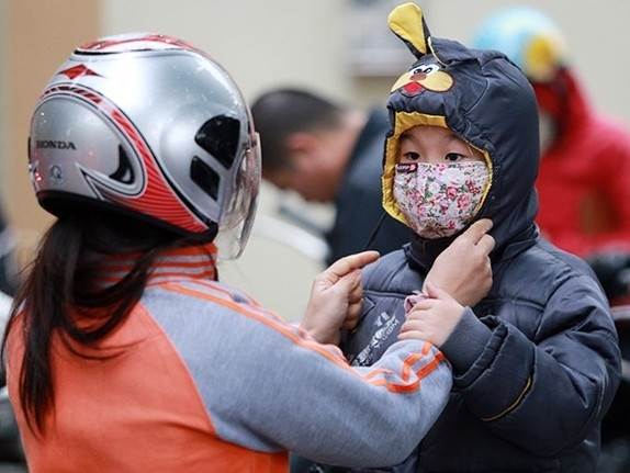 Học sinh mầm non, tiểu học Hà Nội không đến trường học khi nhiệt độ dưới 10°C - Ảnh 1.