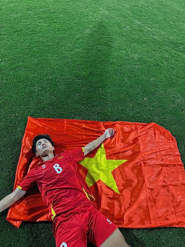 Thày trò HLV Kim Sang Sik và chiến thắng giàu cảm xúc bậc nhất trong lịch sử bóng đá Việt Nam - Ảnh 4. Thày trò HLV Kim Sang Sik và chiến thắng giàu cảm xúc bậc nhất trong lịch sử bóng đá Việt Nam - Ảnh 4.