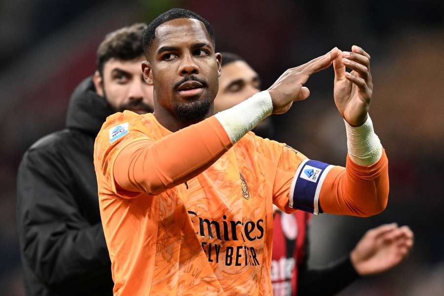 Milan: Nuôi giấc mơ với “Magic Mike” - Ảnh 1.