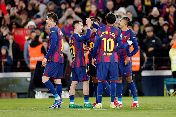 Barca đánh bại Oviedo 3-0 ở vòng 21 La Liga và trở lại ngôi đầu bảng