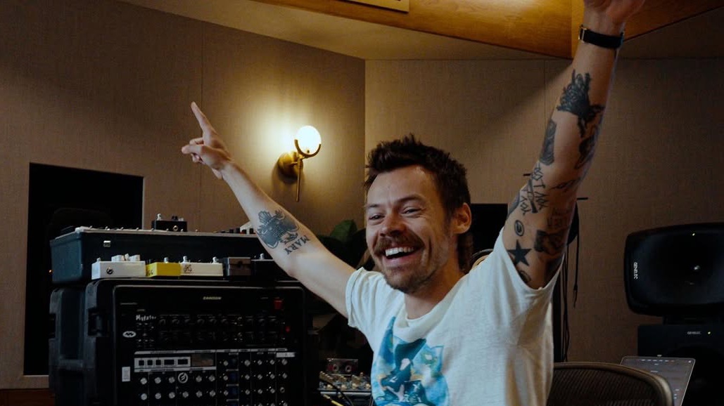 Harry Styles "mở lòng" với âm thanh mới táo bạo