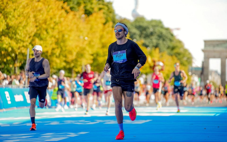 Harry Styles "mở lòng" với âm thanh mới táo bạo - Ảnh 4.