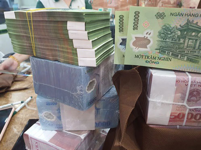 Đổi tiền lì xì cận Tết: Những chiếc bẫy lừa đảo và rủi ro pháp lý - Ảnh 2.