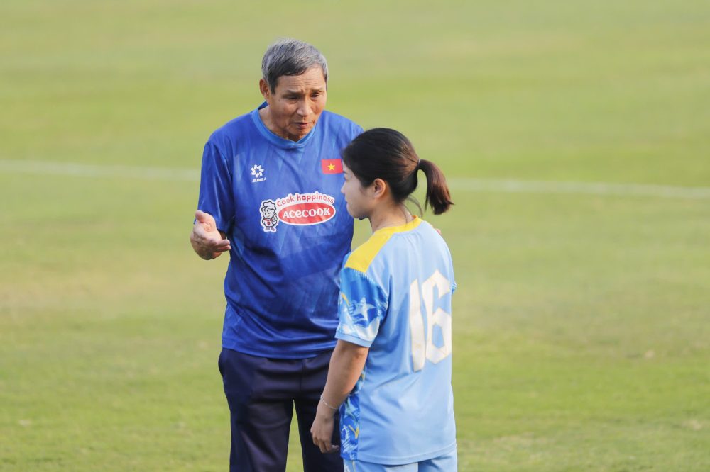 HLV Mai Đức Chung: ‘Chưa có đội hình chính thức của đội tuyển Việt Nam’ - Ảnh 1.