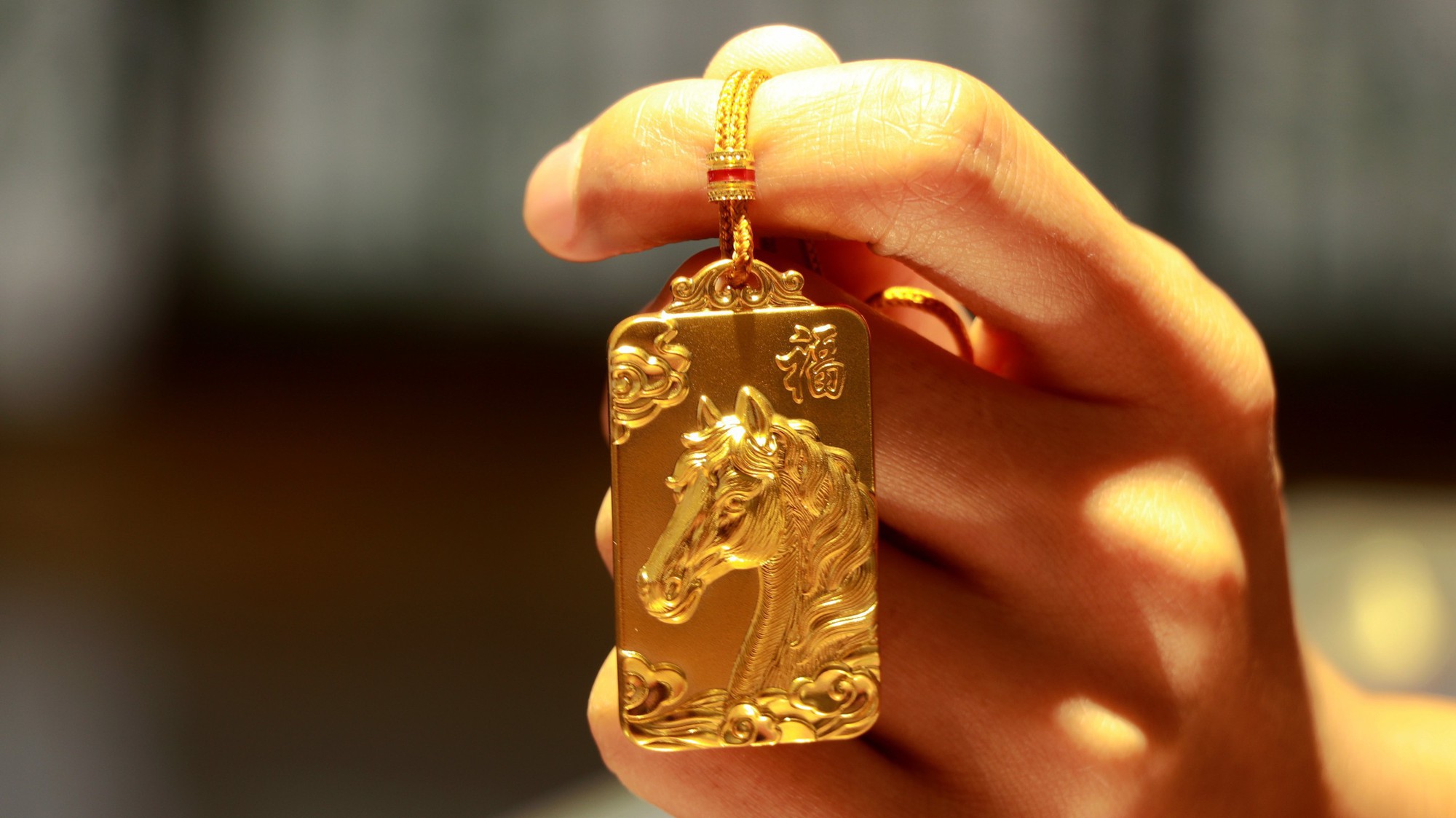 Giá vàng vượt mốc 5.200 USD/ounce nhờ nhu cầu trú ẩn an toàn