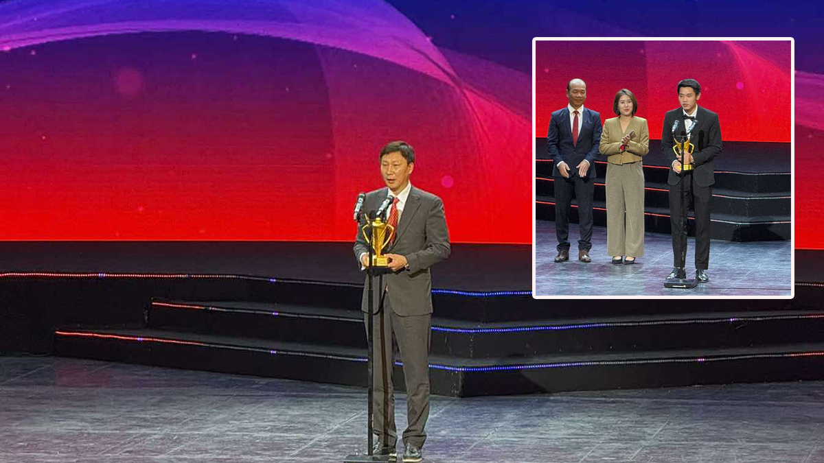 HLV Kim Sang Sik và Đình Bắc được tôn vinh ở Gala Cúp chiến thắng 2025