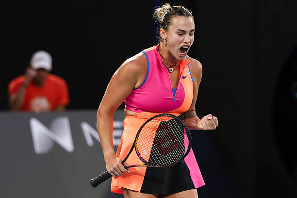 Sabalenka giành quyền vào chung kết Australian Open lần thứ tư liên tiếp sau chiến thắng thuyết phục 6-2, 6-3 trước tay vợt Ukraine Elina Svitolina ở trận bán kết