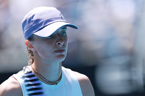 Tay vợt số hai thế giới Iga Swiatek đã lên tiếng mạnh mẽ về quyền riêng tư của các tay vợt bên lề sân đấu tại Australian Open, sau khi Coco Gauff bị ghi hình trong khoảnh khắc mất kiểm soát cảm xúc sau thất bại ở tứ kết Tay vợt số hai thế giới Iga Swiatek đã lên tiếng mạnh mẽ về quyền riêng tư của các tay vợt bên lề sân đấu tại Australian Open, sau khi Coco Gauff bị ghi hình trong khoảnh khắc mất kiểm soát cảm xúc sau thất bại ở tứ kết