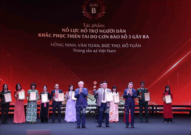 Giải Búa liềm vàng lần thứ X: Phản ánh sinh động, kịp thời những sự kiện, sinh hoạt chính trị của Đảng - Ảnh 2. Giải Búa liềm vàng lần thứ X: Phản ánh sinh động, kịp thời những sự kiện, sinh hoạt chính trị của Đảng - Ảnh 2.