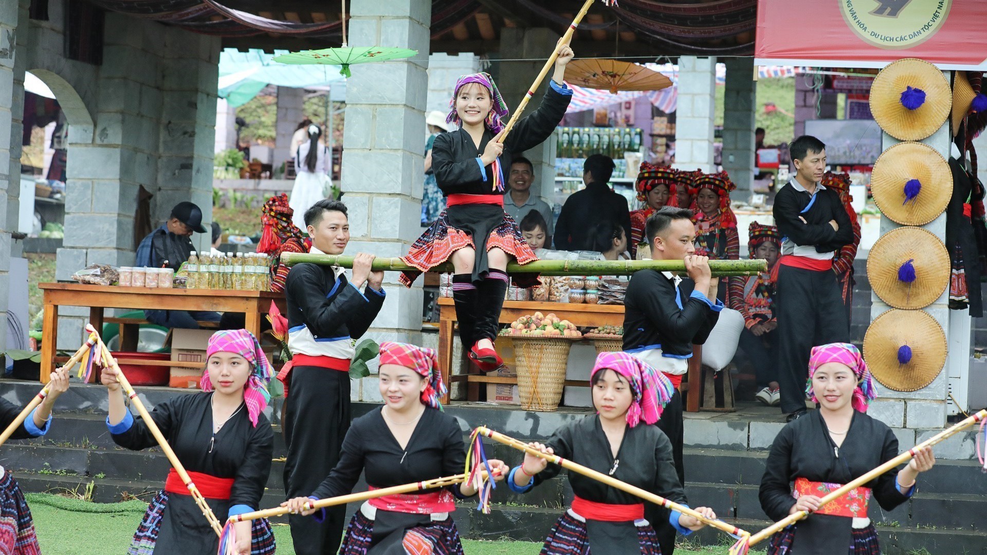 “Xuân quê hương” tại Làng Văn hóa - Du lịch các dân tộc Việt Nam