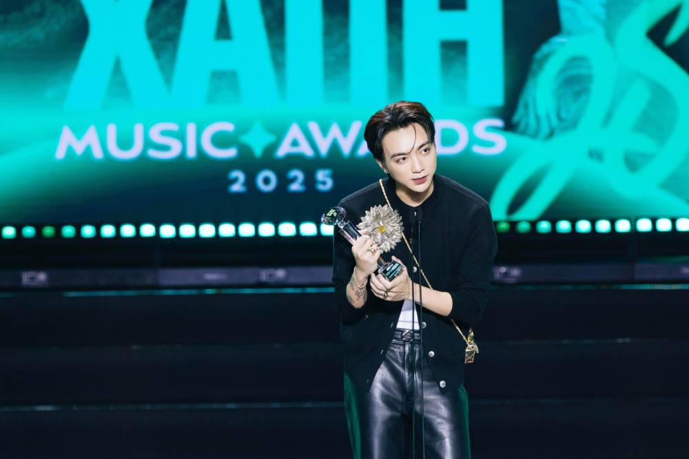 Hoà Minzy, Nguyễn Hùng giành chiến thắng áp đảo tại Làn sóng xanh 2025 - Ảnh 8. Hoà Minzy, Nguyễn Hùng giành chiến thắng áp đảo tại Làn sóng xanh 2025 - Ảnh 8.