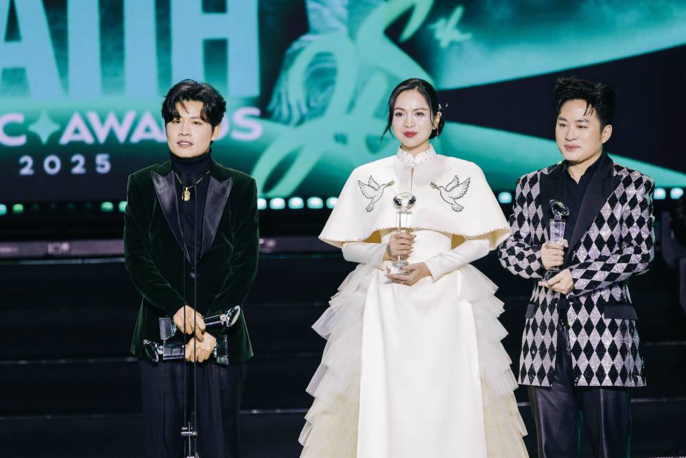 Hoà Minzy, Nguyễn Hùng giành chiến thắng áp đảo tại Làn sóng xanh 2025 - Ảnh 12. Hoà Minzy, Nguyễn Hùng giành chiến thắng áp đảo tại Làn sóng xanh 2025 - Ảnh 12.