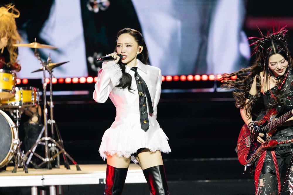 Hoà Minzy, Nguyễn Hùng giành chiến thắng áp đảo tại Làn sóng xanh 2025 - Ảnh 3. Hoà Minzy, Nguyễn Hùng giành chiến thắng áp đảo tại Làn sóng xanh 2025 - Ảnh 3.