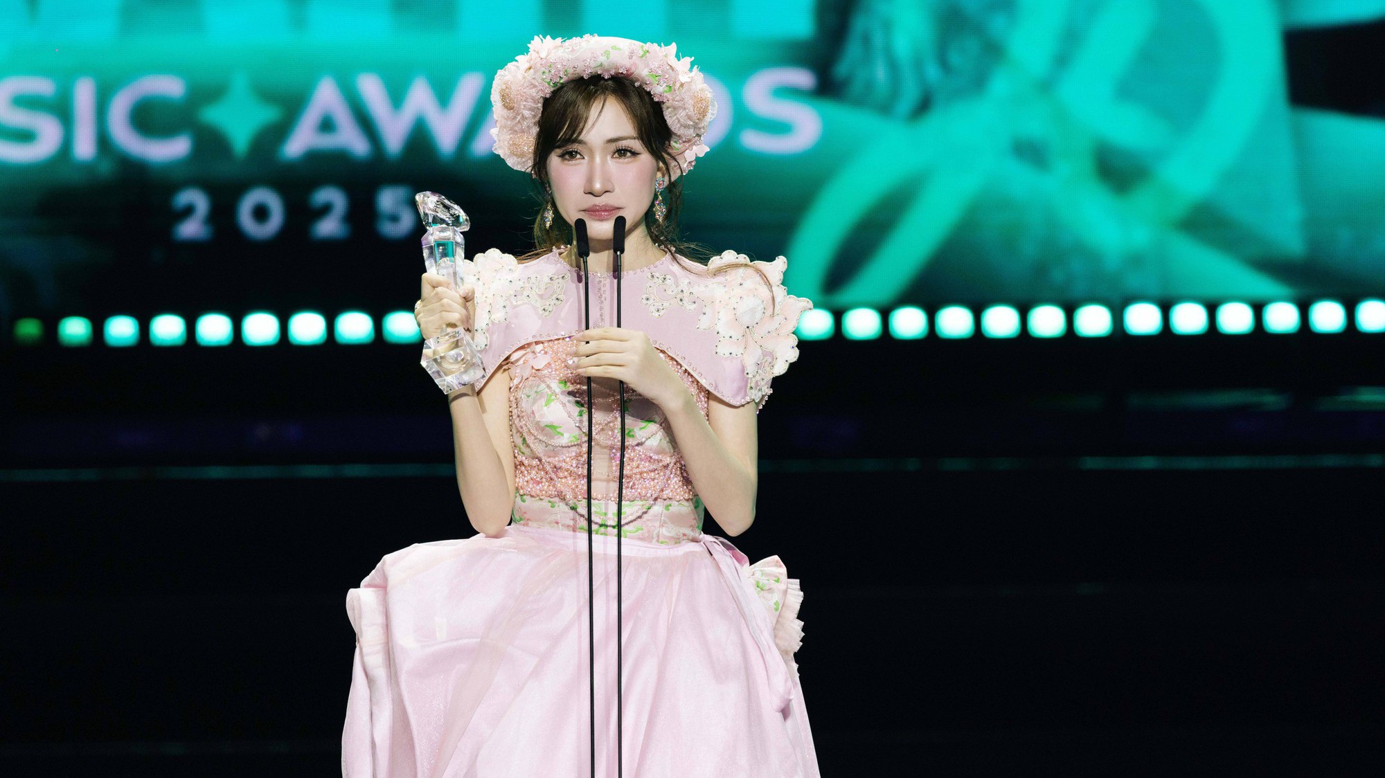 Hoà Minzy, Nguyễn Hùng giành chiến thắng áp đảo tại Làn sóng xanh 2025