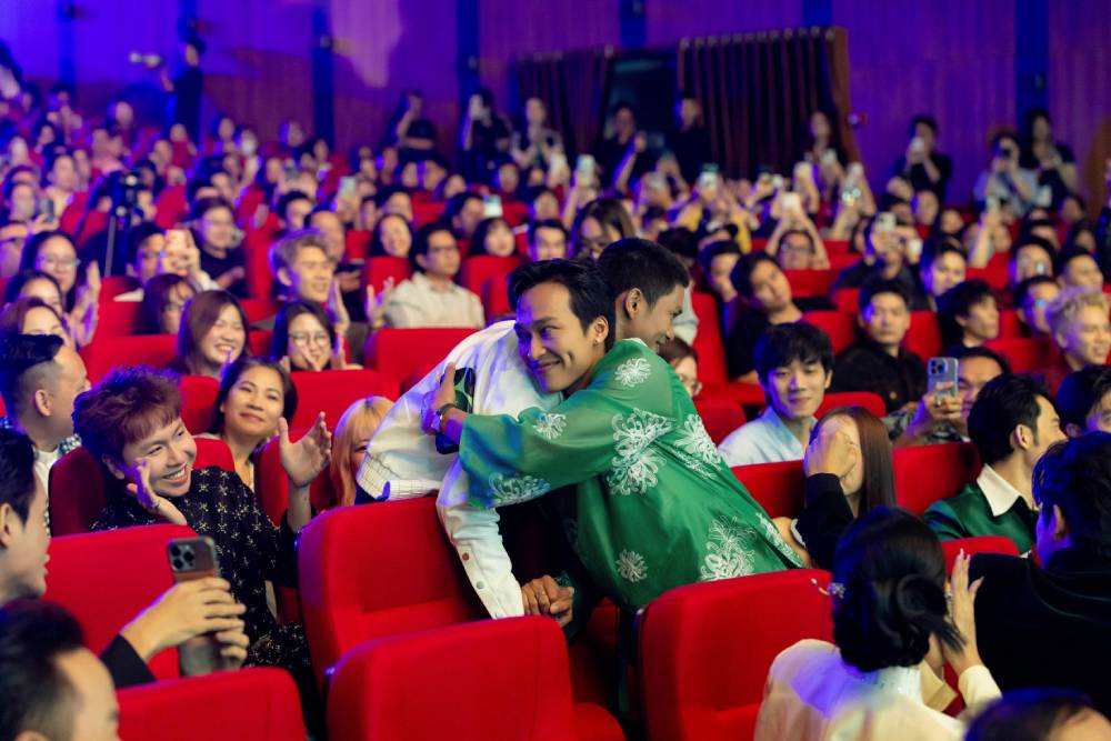 Hoà Minzy, Nguyễn Hùng giành chiến thắng áp đảo tại Làn sóng xanh 2025 - Ảnh 6. Hoà Minzy, Nguyễn Hùng giành chiến thắng áp đảo tại Làn sóng xanh 2025 - Ảnh 6.