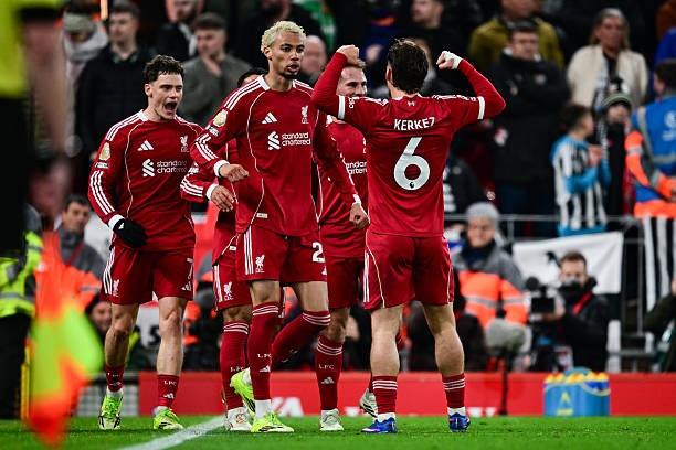 Rạng sáng 1/2, sân Anfield lại một lần nữa chứng kiến những cung bậc cảm xúc quen thuộc khi Liverpool đè bẹp Newcastle United với tỷ số 4-1 trong khuôn khổ vòng 24 Premier League.