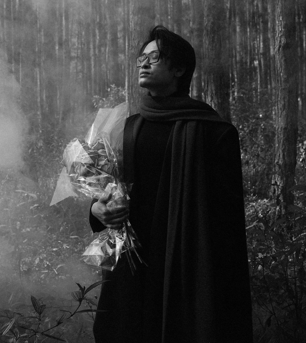 MV "Một năm qua" - Nhịp thở của người trưởng thành - Ảnh 1.