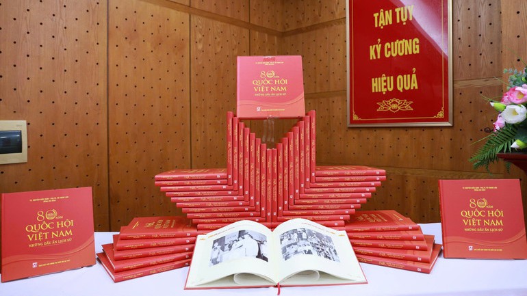 Ra mắt cuốn sách "80 năm Quốc hội Việt Nam - Những dấu ấn lịch sử"