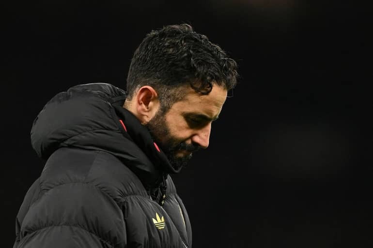 MU ra thông báo chính thức về việc sa thải Ruben Amorim - Ảnh 2.