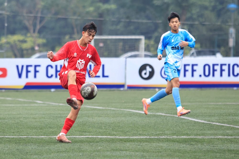 18 án kỷ luật cho cầu thủ đá vòng loại U19 quốc gia - Ảnh 1.