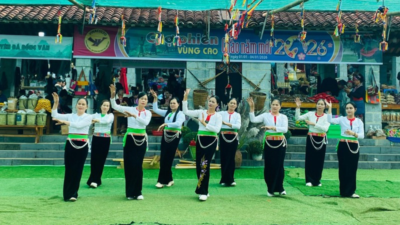 Vui “Tết bản làng” cùng đồng bào tại Làng Văn hóa - Du lịch các dân tộc Việt Nam - Ảnh 1.