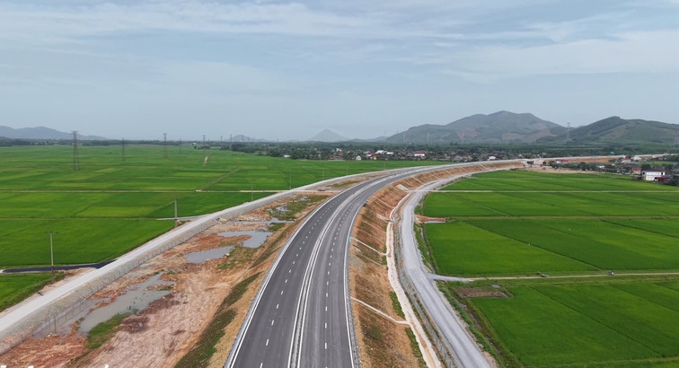 Họp báo Chính phủ: Vượt mục tiêu 3.000 km đường bộ cao tốc và những bài học kinh nghiệm - Ảnh 3.