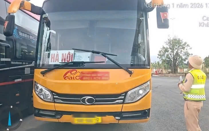 Xử phạt hơn 81 triệu đồng tài xế và chủ xe khách vi phạm trên cao tốc - Ảnh 1.