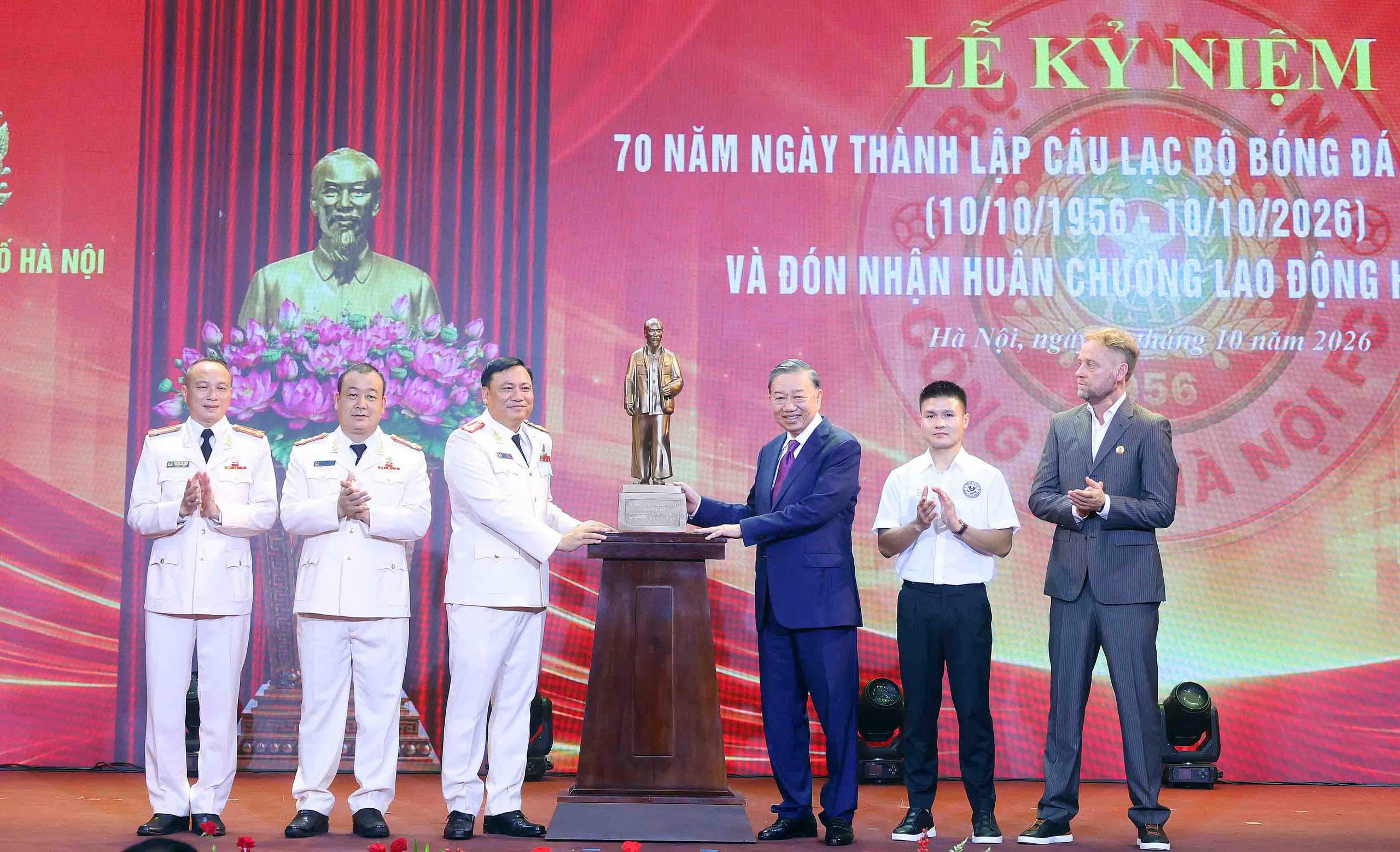 Tổng Bí thư, Chủ tịch nước Tô Lâm dự kỷ niệm 70 năm thành lập CLB Công an Hà Nội và chia sẻ khát vọng World Cup của Việt Nam - Ảnh 2.