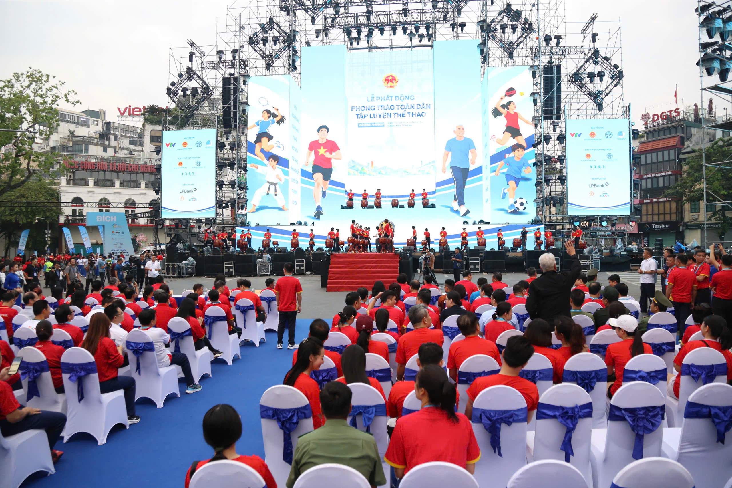 Phó Thủ tướng Phạm Thị Thanh Trà: 'Mỗi người dân hãy lựa chọn ít nhất một môn thể thao để tập luyện thường xuyên' - Ảnh 3. Phó Thủ tướng Phạm Thị Thanh Trà: 'Mỗi người dân hãy lựa chọn ít nhất một môn thể thao để tập luyện thường xuyên' - Ảnh 3.