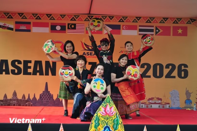 Rực rỡ sắc màu văn hoá tại ASEAN Bazaar 2026 - Ảnh 1. Rực rỡ sắc màu văn hoá tại ASEAN Bazaar 2026 - Ảnh 1.