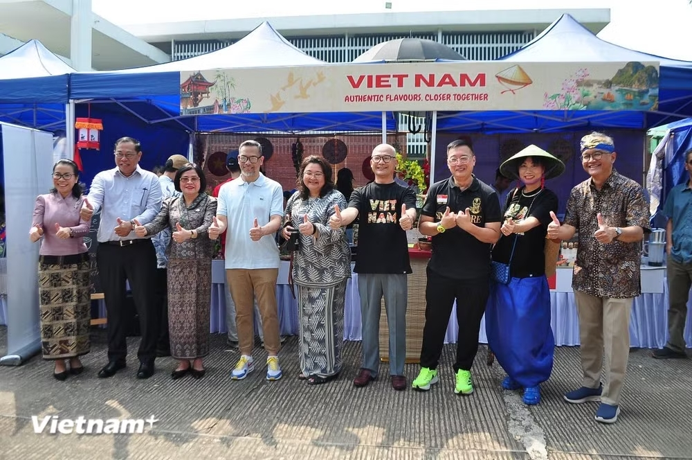 Rực rỡ sắc màu văn hoá tại ASEAN Bazaar 2026 - Ảnh 2. Rực rỡ sắc màu văn hoá tại ASEAN Bazaar 2026 - Ảnh 2.