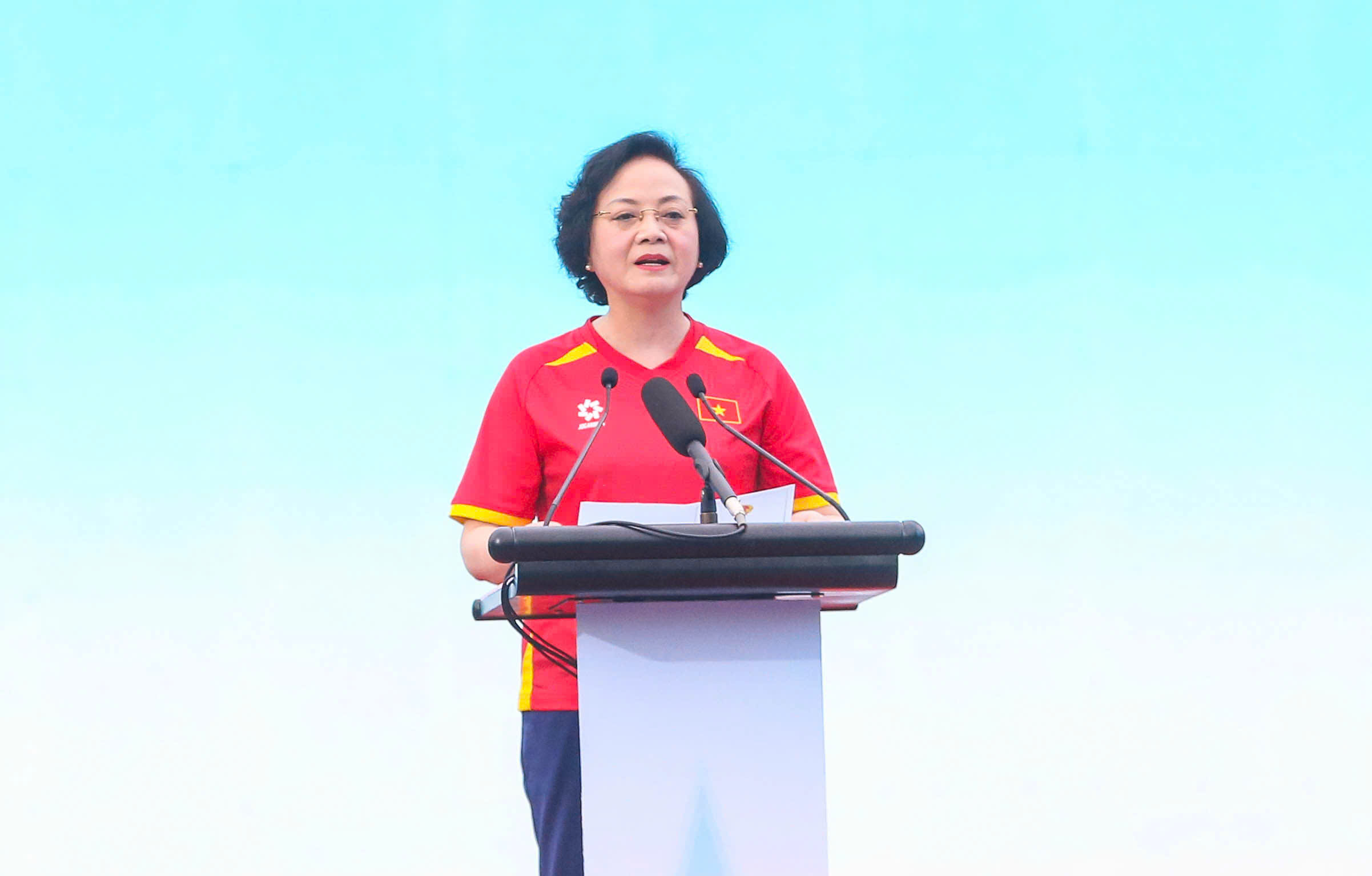 Phó Thủ tướng Phạm Thị Thanh Trà: 'Mỗi người dân hãy lựa chọn ít nhất một môn thể thao để tập luyện thường xuyên' - Ảnh 1. Phó Thủ tướng Phạm Thị Thanh Trà: 'Mỗi người dân hãy lựa chọn ít nhất một môn thể thao để tập luyện thường xuyên' - Ảnh 1.