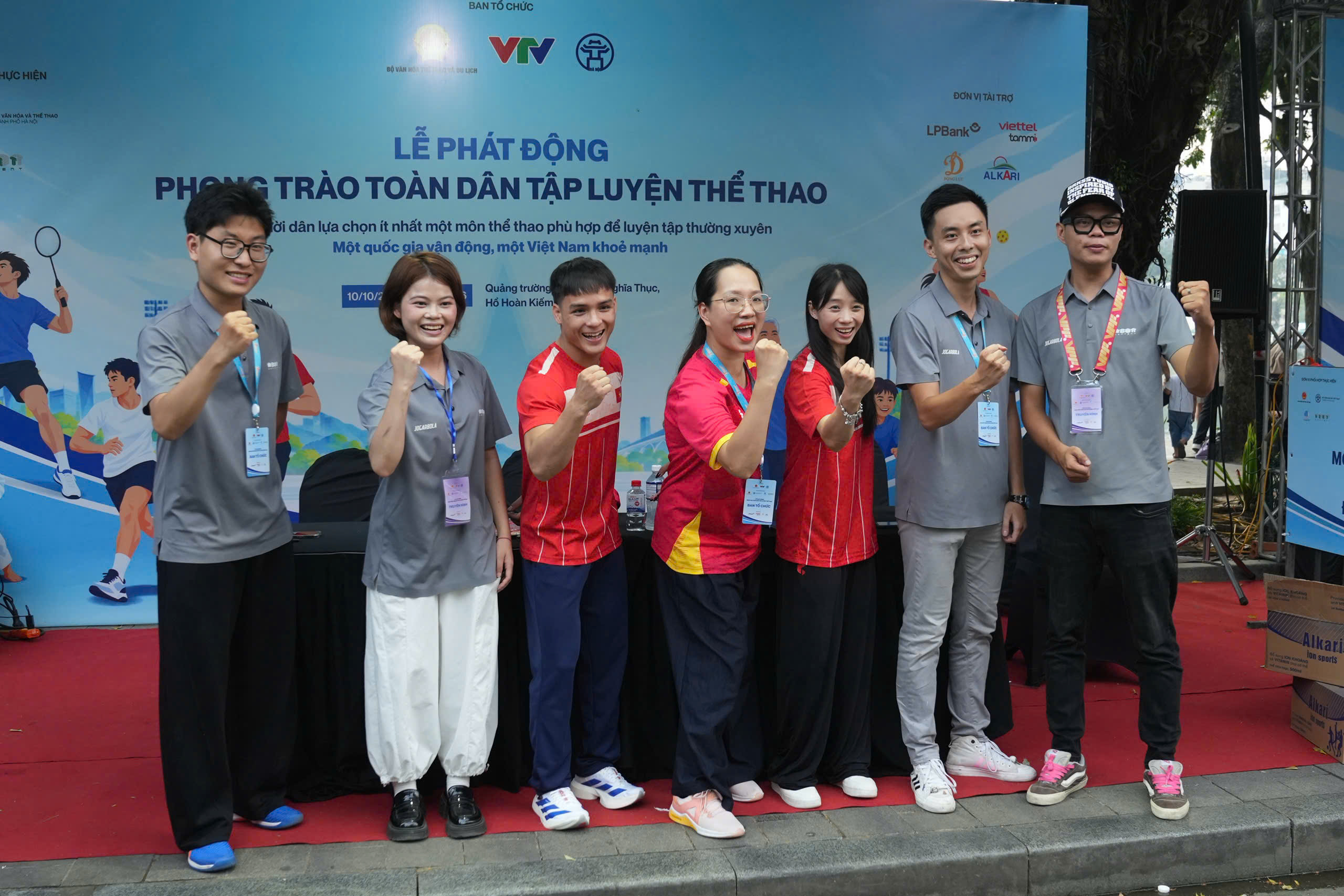Hai võ sĩ ASIAD 20 gây xúc động tại lễ phát động phong trào toàn dân tập thể thao - Ảnh 2.