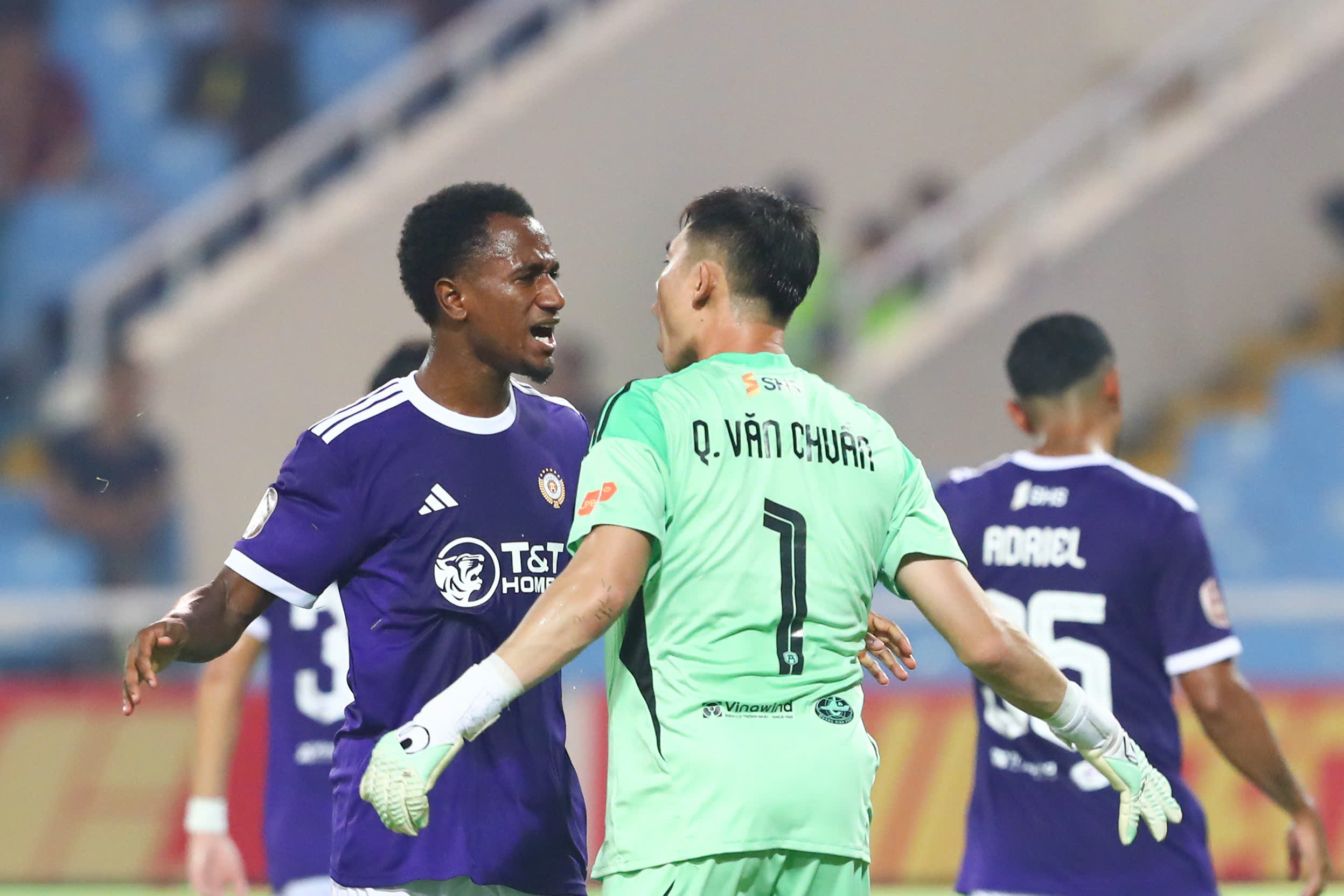 Tin nóng bóng đá Việt hôm nay 12/10: HLV Kim Sang Sik chuẩn bị nhân sự mới; HLV Harry Kewell thừa nhận Hà Nội FC may mắn - Ảnh 3.